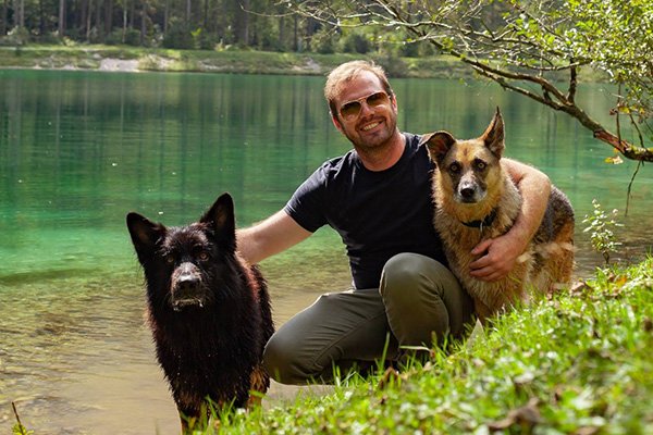 Heinz mit 2 Hunden